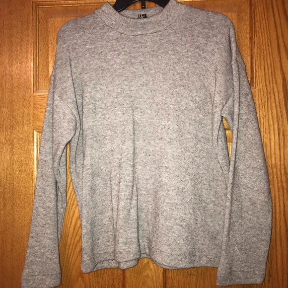 Forever 21 Sweaters - Forever 21 Gray Sweater Long Sleeve